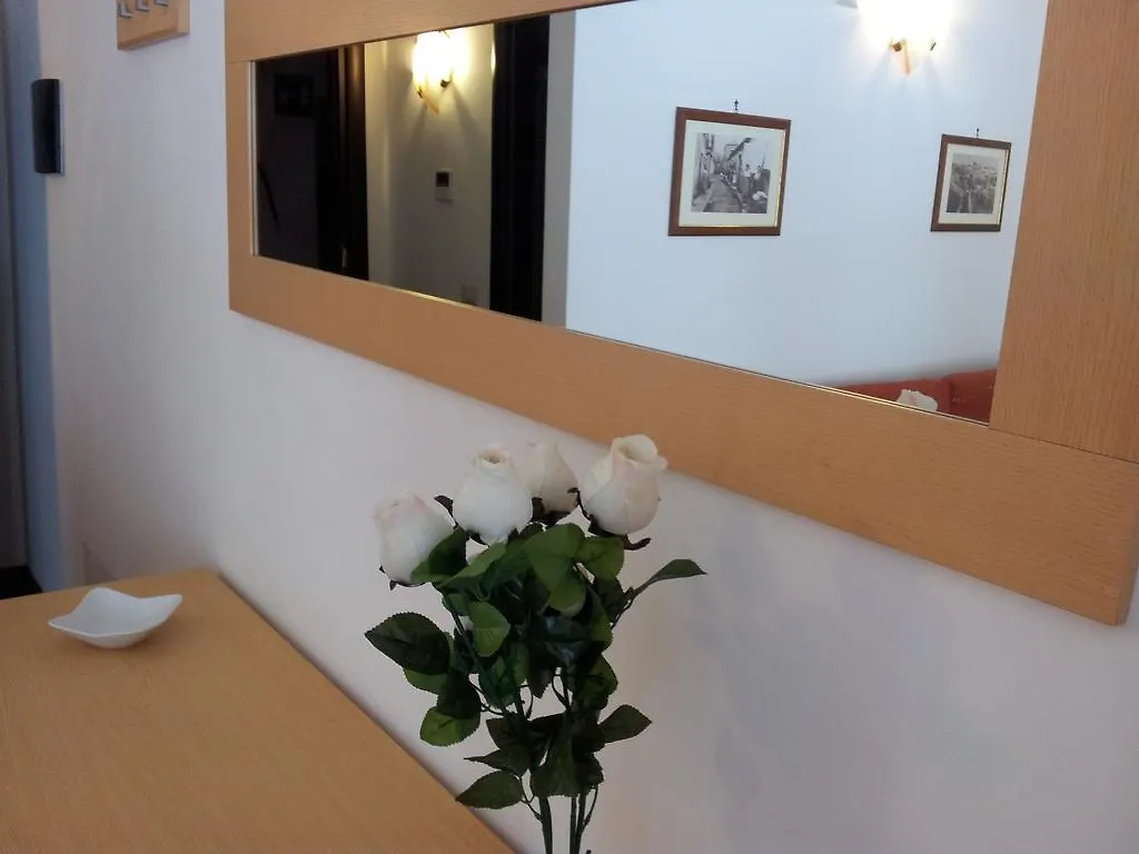Catania Crossing B&B - Rooms & Comforts 2*,  Italia