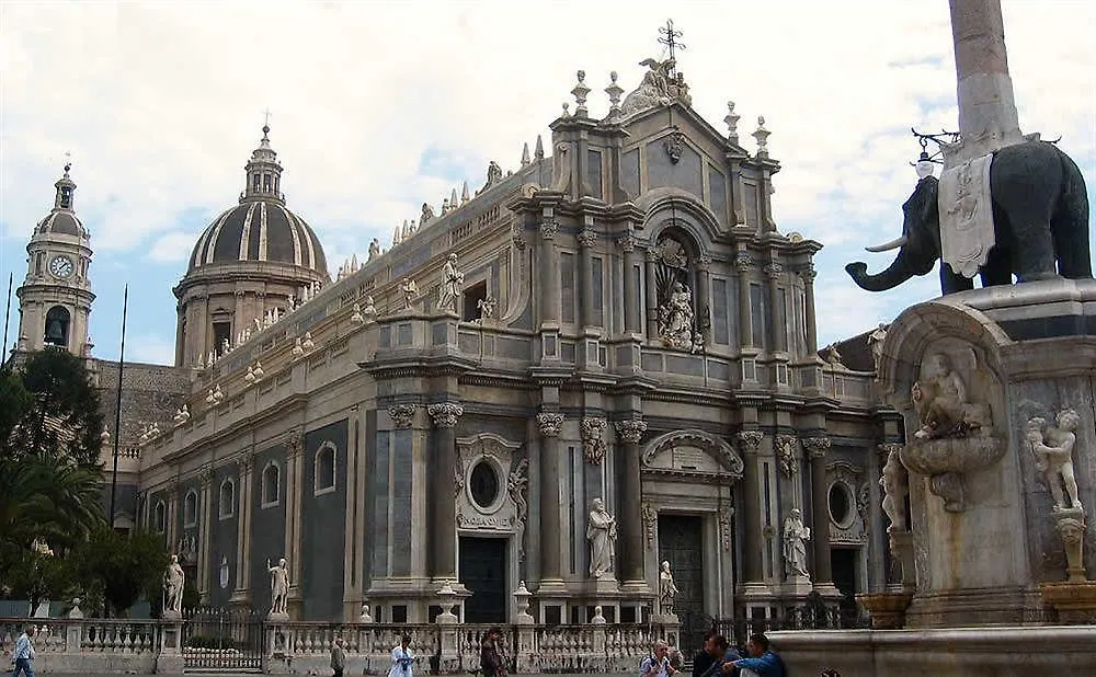 Catania Crossing B&B - Rooms & Comforts 2*,  Italia