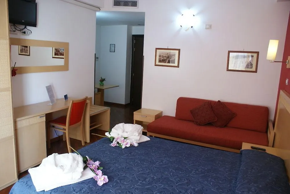 Bed & Breakfast Catania Crossing B&B - Rooms & Comforts