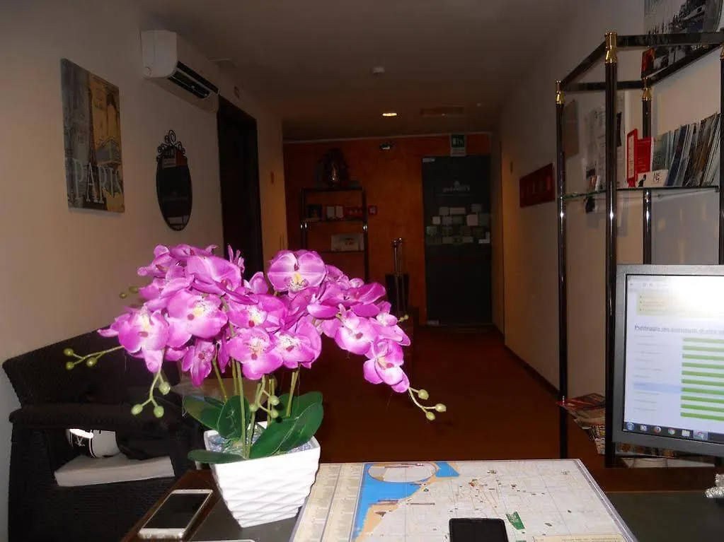 Bed & Breakfast Catania Crossing B&B - Rooms & Comforts