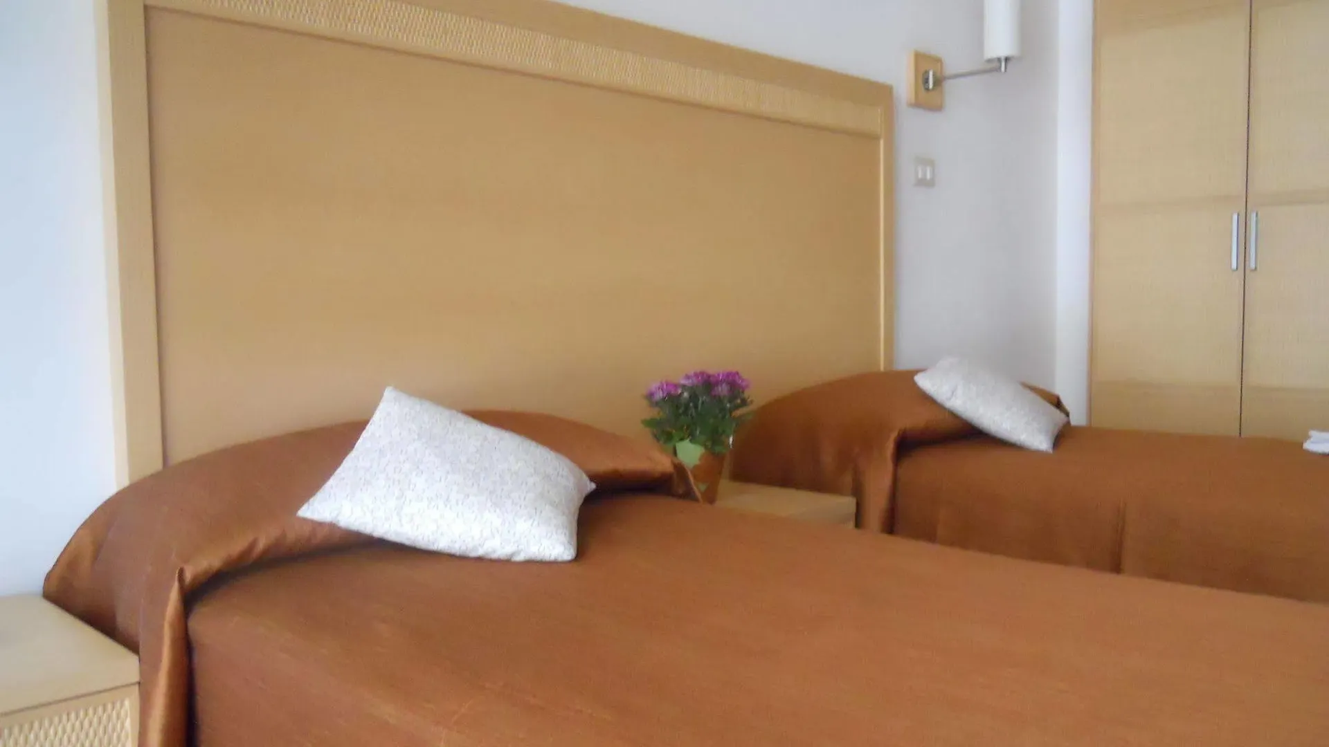 Catania Crossing B&B - Rooms & Comforts Italia